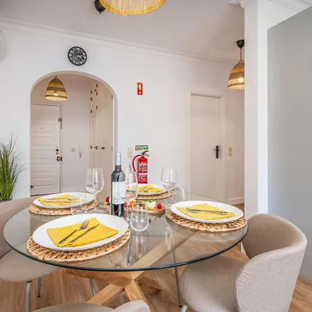 Hostwise - Elegant & Stylish Flat W/ Balcony * Portimão