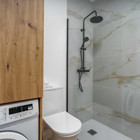 Hostwise - Elegant & Stylish Flat W/ Balcony דירה פורטימאו