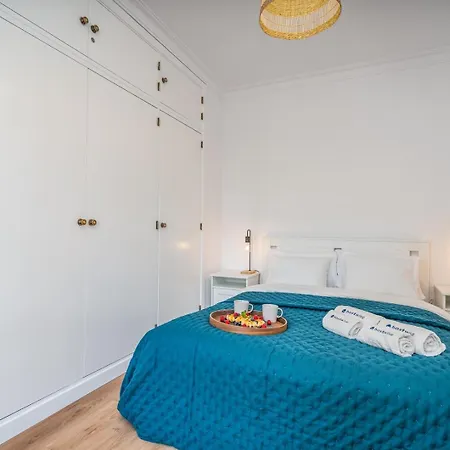 Hostwise - Elegant & Stylish Flat W/ Balcony