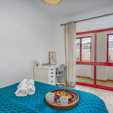 Hostwise - Elegant & Stylish Flat W/ Balcony דירה פורטימאו