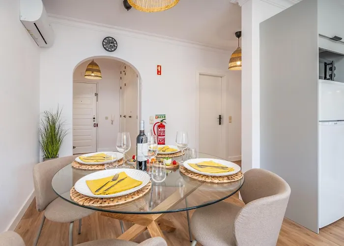 Hostwise - Elegant & Stylish Flat W/ Balcony * Portimão