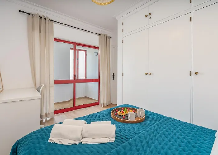 Hostwise - Elegant & Stylish Flat W/ Balcony * Portimão